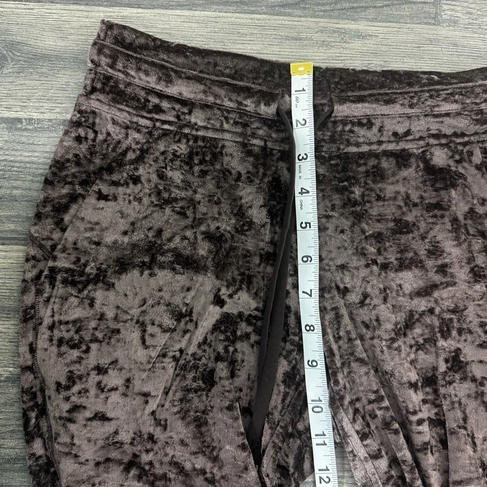 Lululemon Womens Size 4 Ready to Crush Jogger French Press